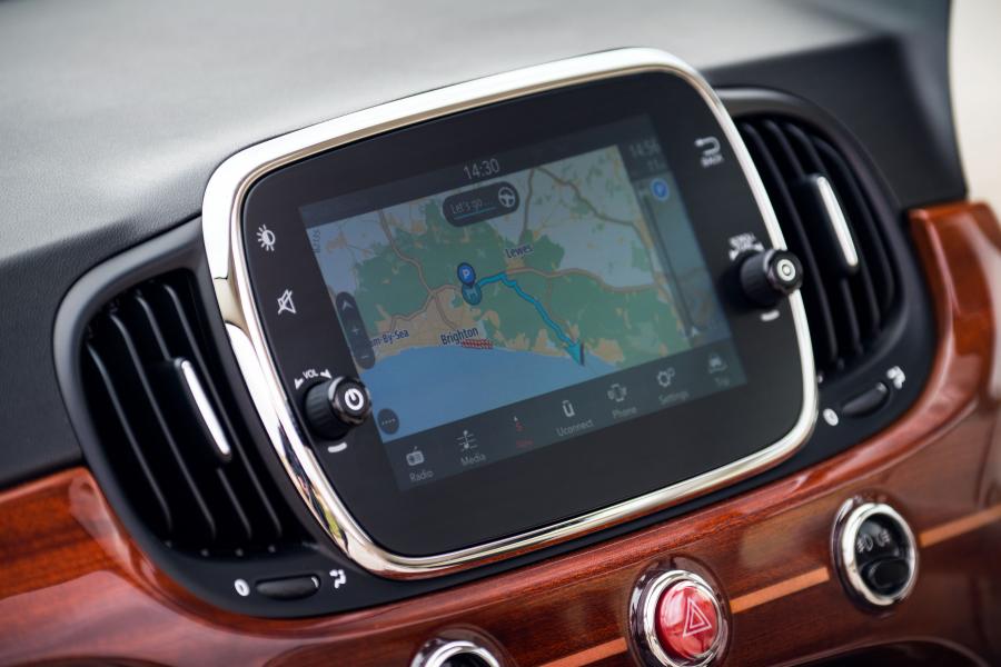 Панель приборов Fiat 500C Riva 2016 года  (UK) (фото 9 из 25)